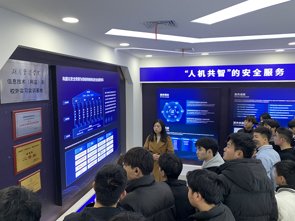 校企合作新篇章 信息工程系网络安全专业学生赴深信服科技开展网络设备销售实践学习